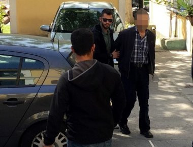 Ενώπιον εισαγγελέα οδηγήθηκε ο 61χρονος που ομολόγησε πως έπνιξε την 6χρονη κόρη του (φωτό)